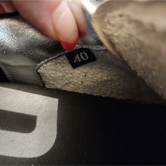 P448 JOHN ZEBRA METALLIC STRIPE BLACK SNEAKER SIZE 40 (9/9.5) - Picture 10 of 11